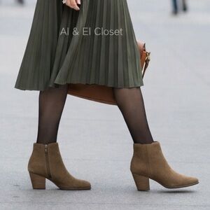 DV by Dolce Vita Collyns Chelsea Ankle Booties Stone Brown Size 7.5 NWT